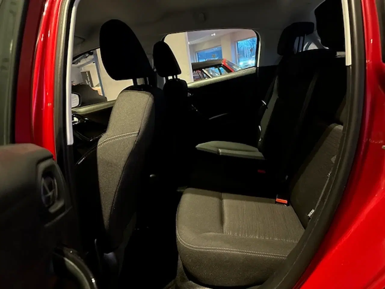 Billede 20 - 208 med fuld service.