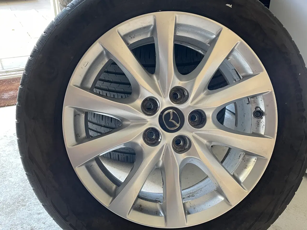 Billede 1 - 4 stk. 17” alufælge med sommerdæk til Mazda