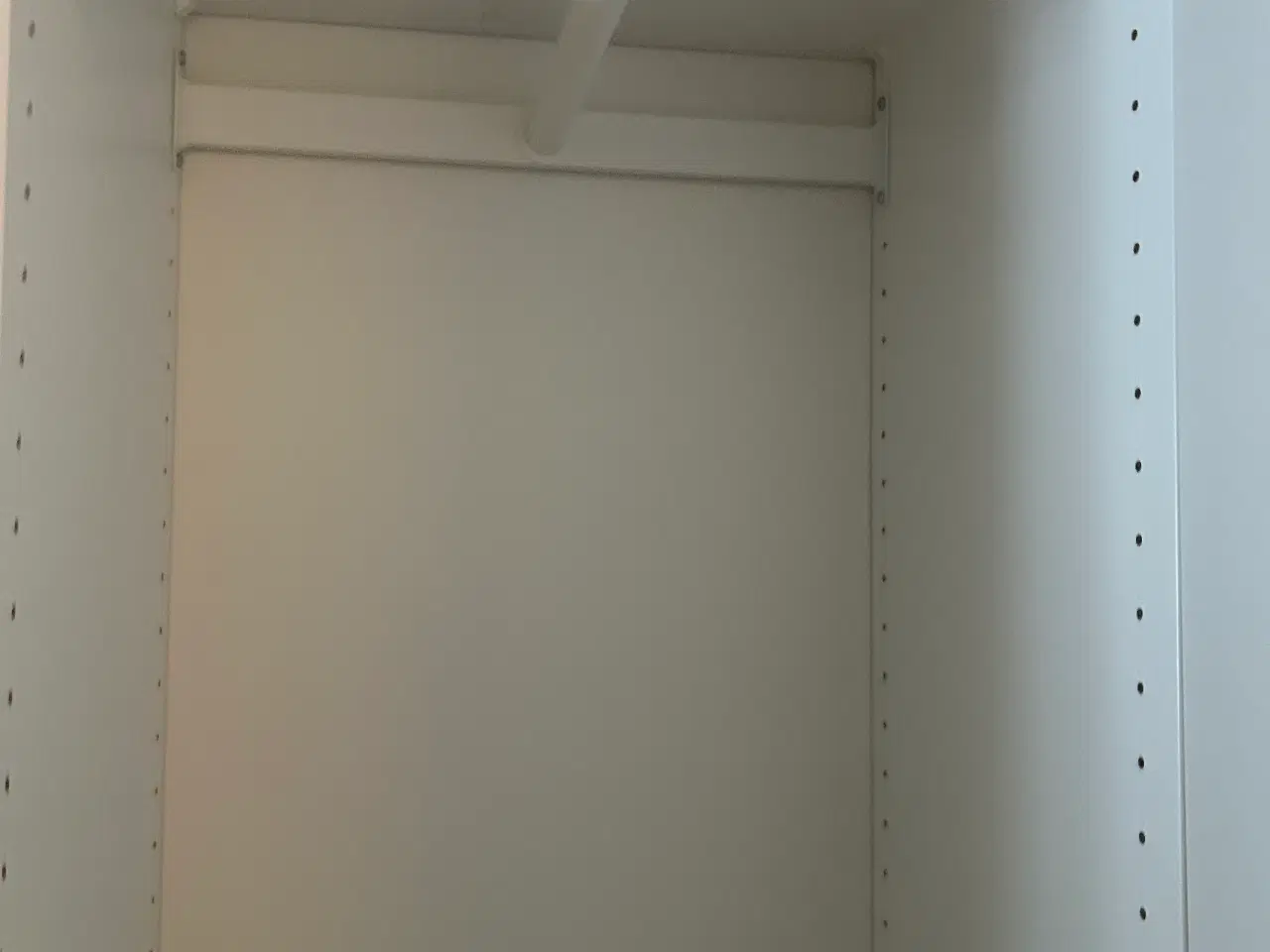 Billede 1 - Skab fra IKEA med Fonsand låg