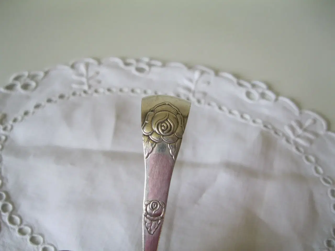 Billede 2 - Sølv sukkertang med rosenmønster