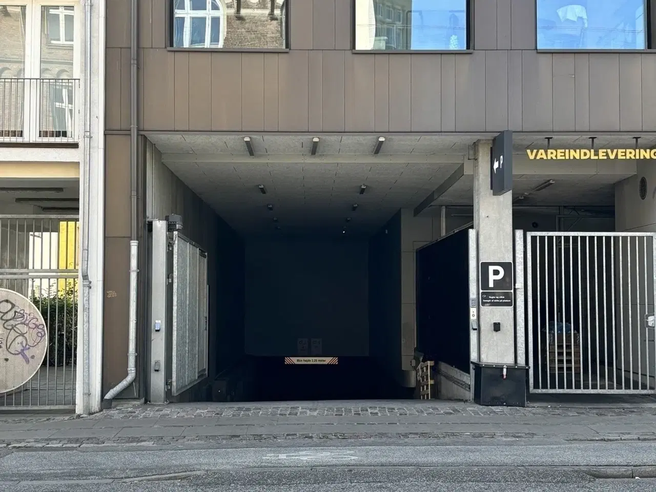 Billede 2 - Parker centralt og bekvemt på H.C. Ørstedsvej. Frederiksberg C