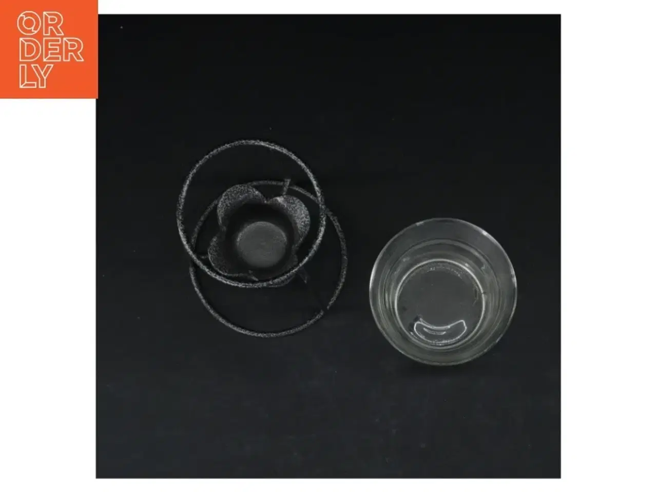 Billede 4 - Glas vase og metal lysestage med ornament (str. Ø. 8,5 cm. længde, 17,5 cm)