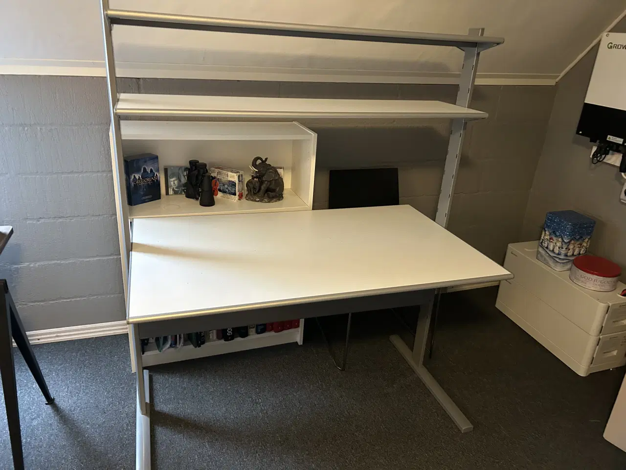 Billede 1 - Ikea skrivebord med hylder