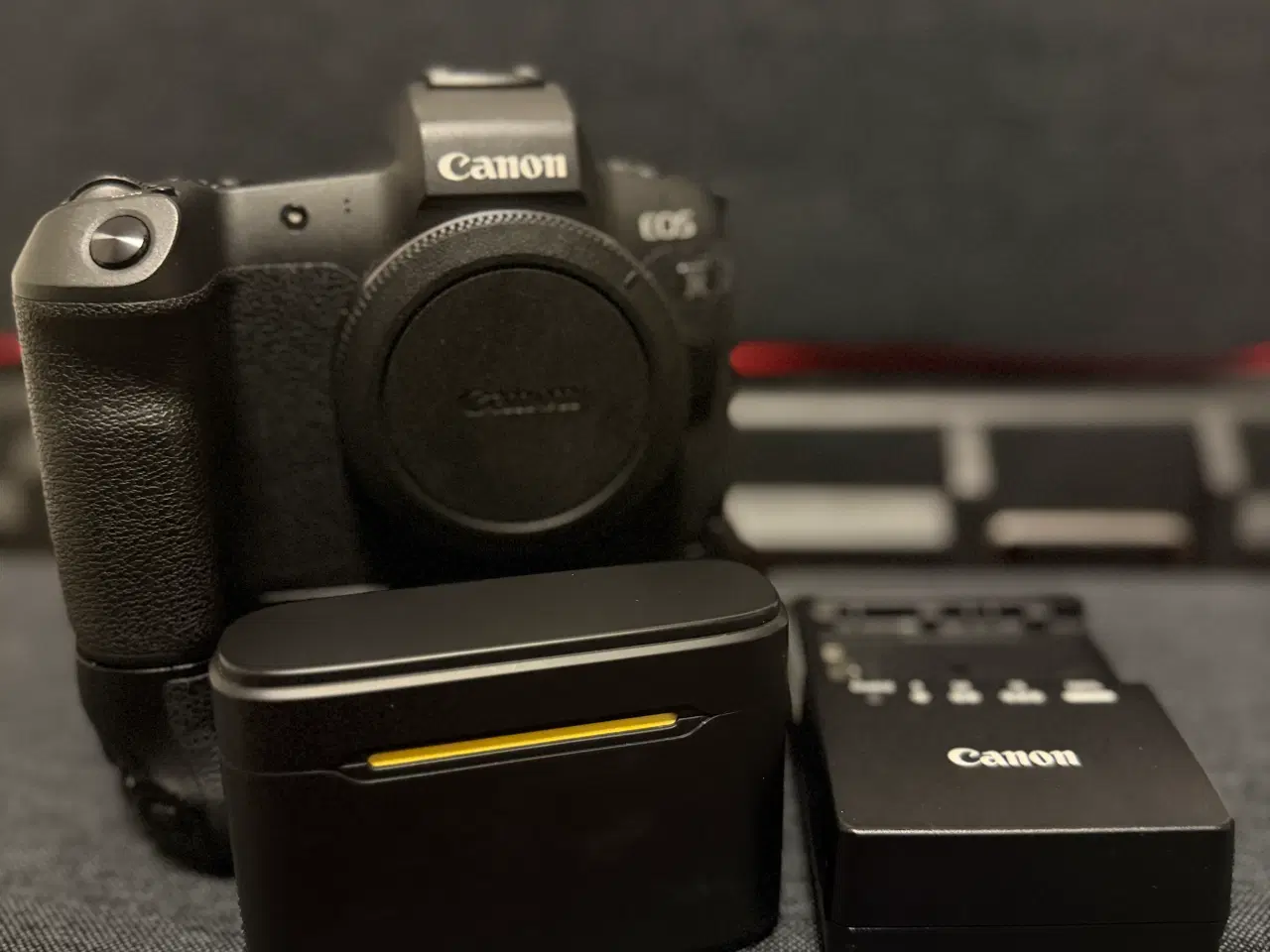 Billede 5 - Canon EOS R med batterigreb og trådløse mikrofoner