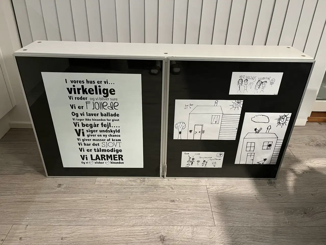 Billede 1 - Væghængt skab