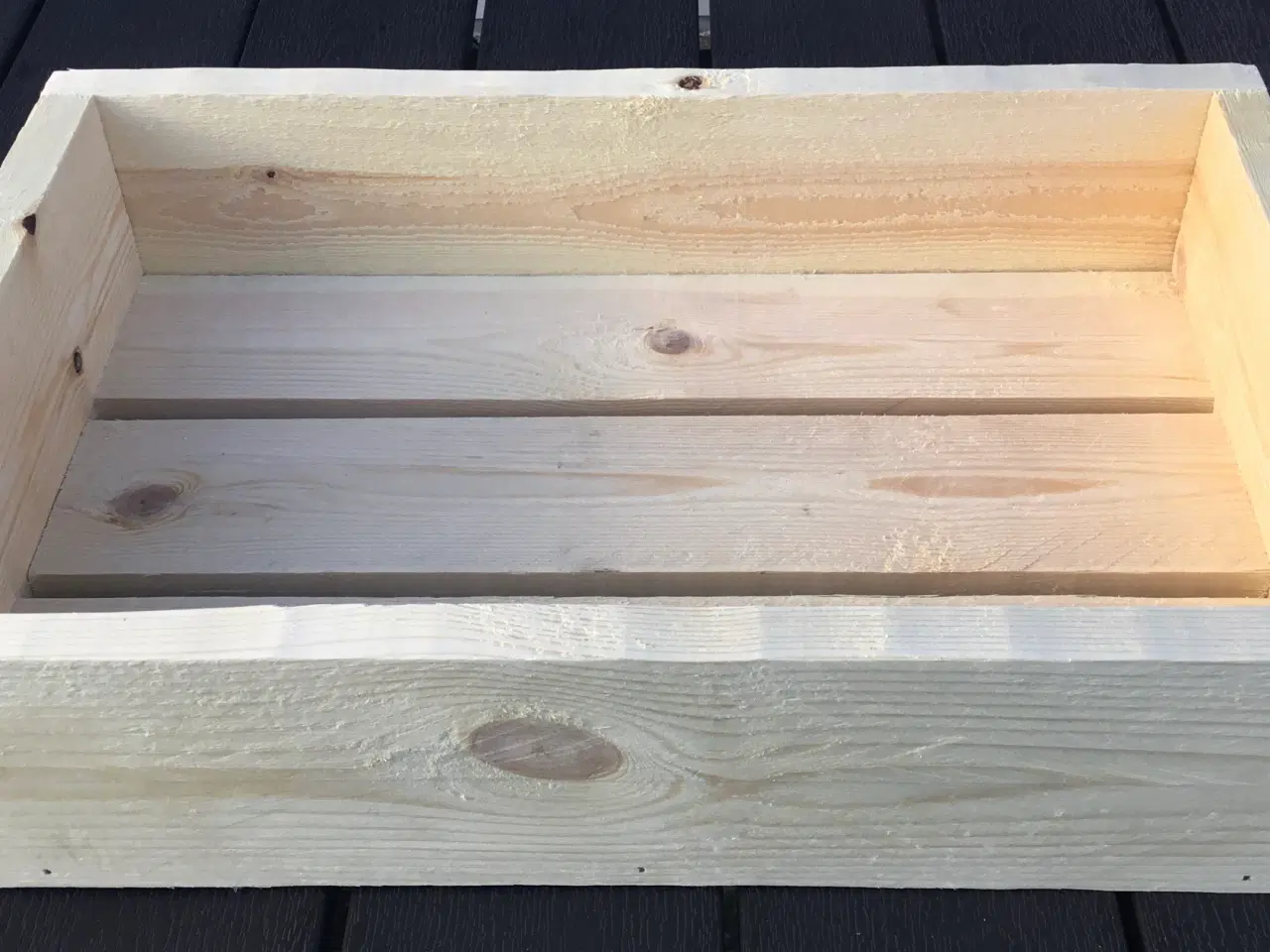 Billede 1 - Bakke i genbrugstræ fyr 45 x 30