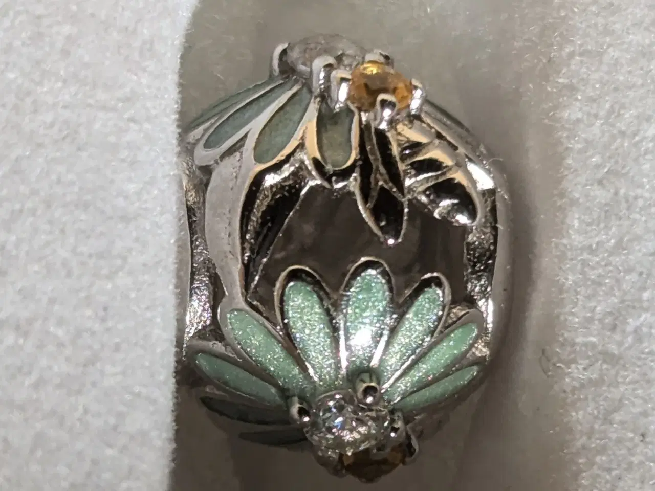 Billede 3 - Charm kugle med Daisyblomst og bi 🐝