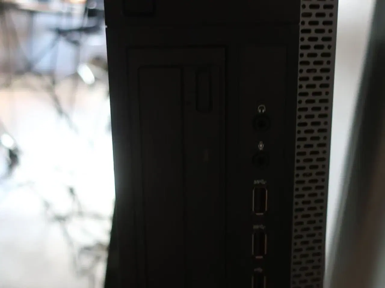 Billede 7 - 2 stk. computerskærme DELL, tastatur og mus samt computer DELL