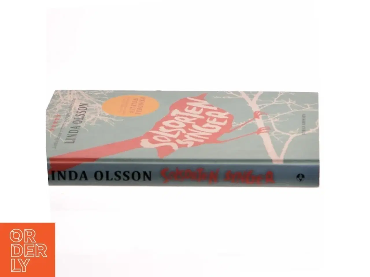 Billede 2 - Solsorten synger : en roman af Linda Olsson (Bog)