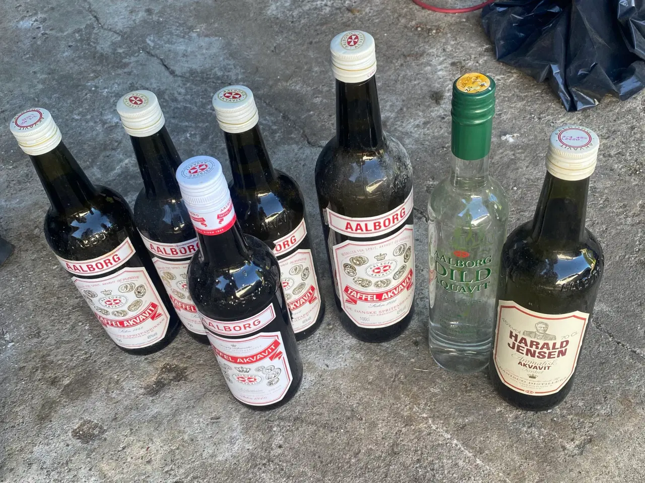 Billede 2 - Rød Ålborg Akvavit