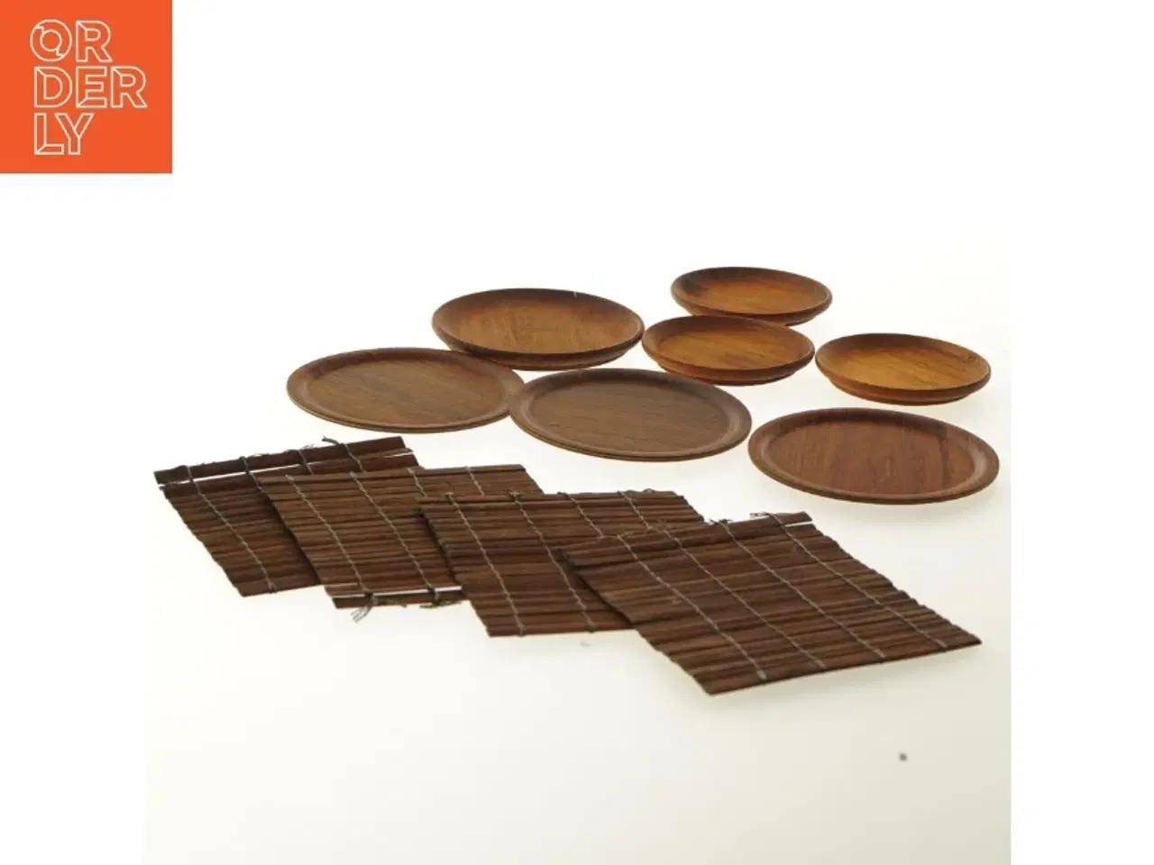 Billede 2 - Sæt af teak glasbrikker / bordskånere (str. Ø 9,5 cm og Ø 7,5 cm og 11x10 cm)