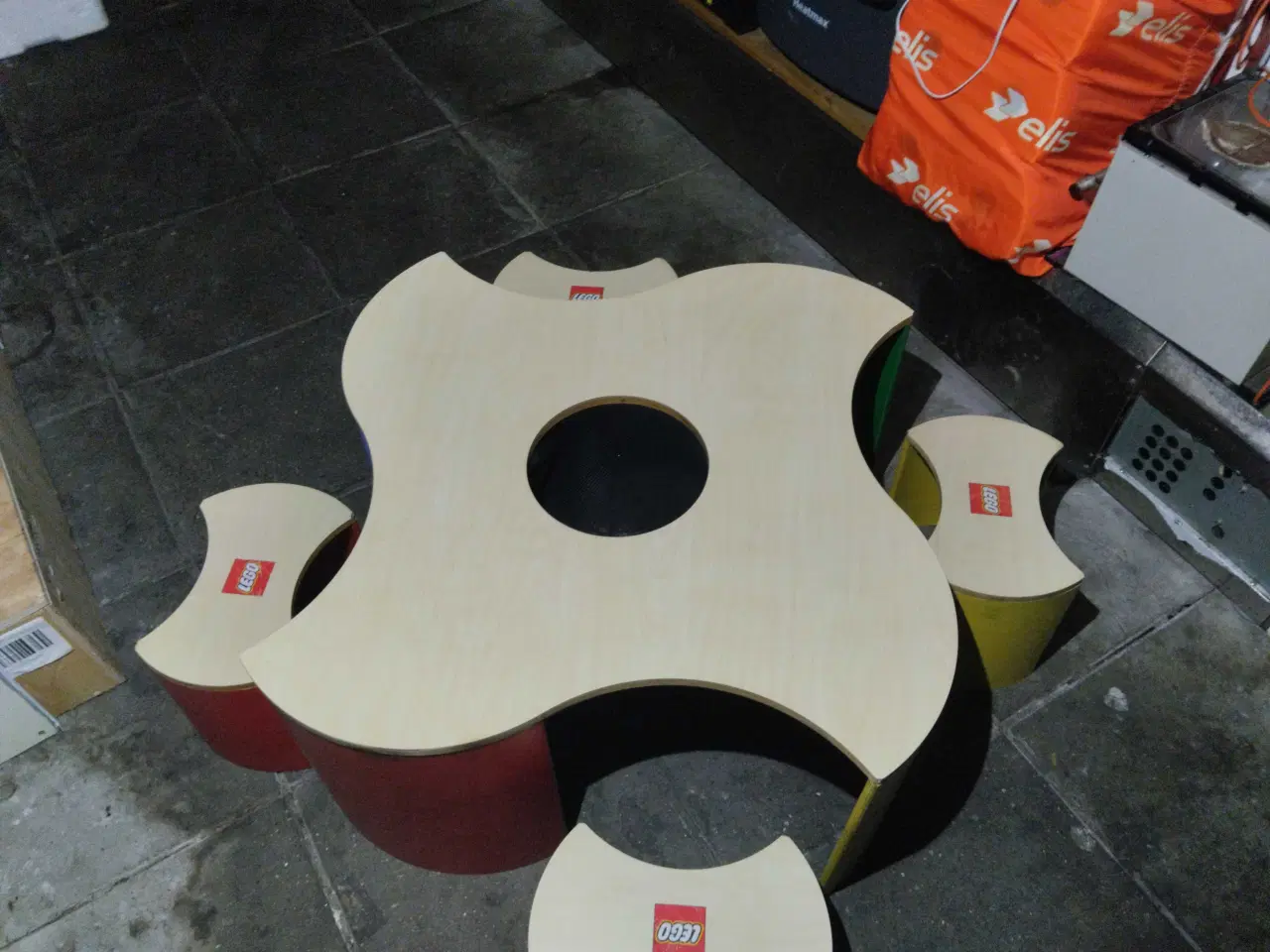 Billede 4 - Lego bord med 4 skamler