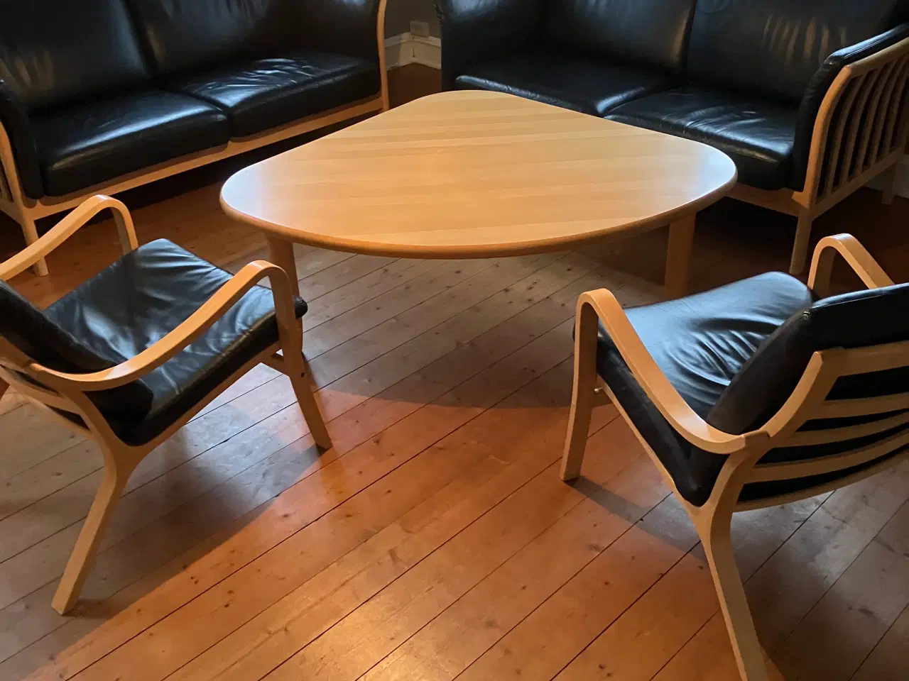 Billede 3 - SKOVBY  MØBLER  .  2 sofaer og 2 stole og sofabord