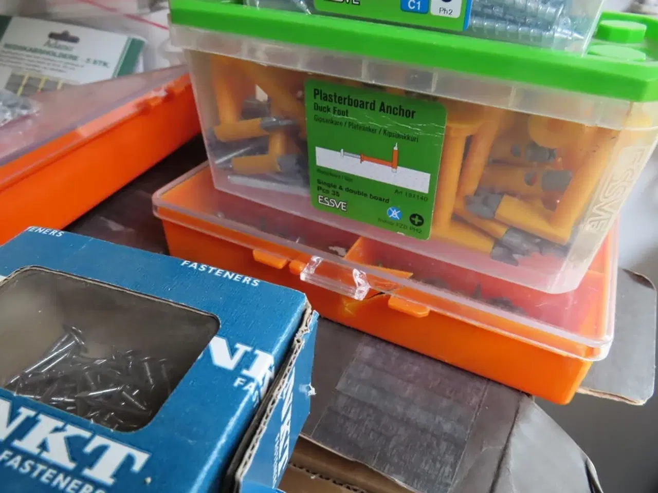 Billede 3 - Reol med indhold (Se billeder)