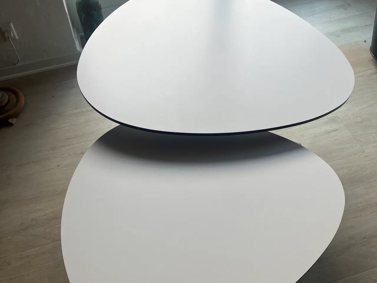 Billede 1 - Ovale Sofabord i hvid melamin med sort kant