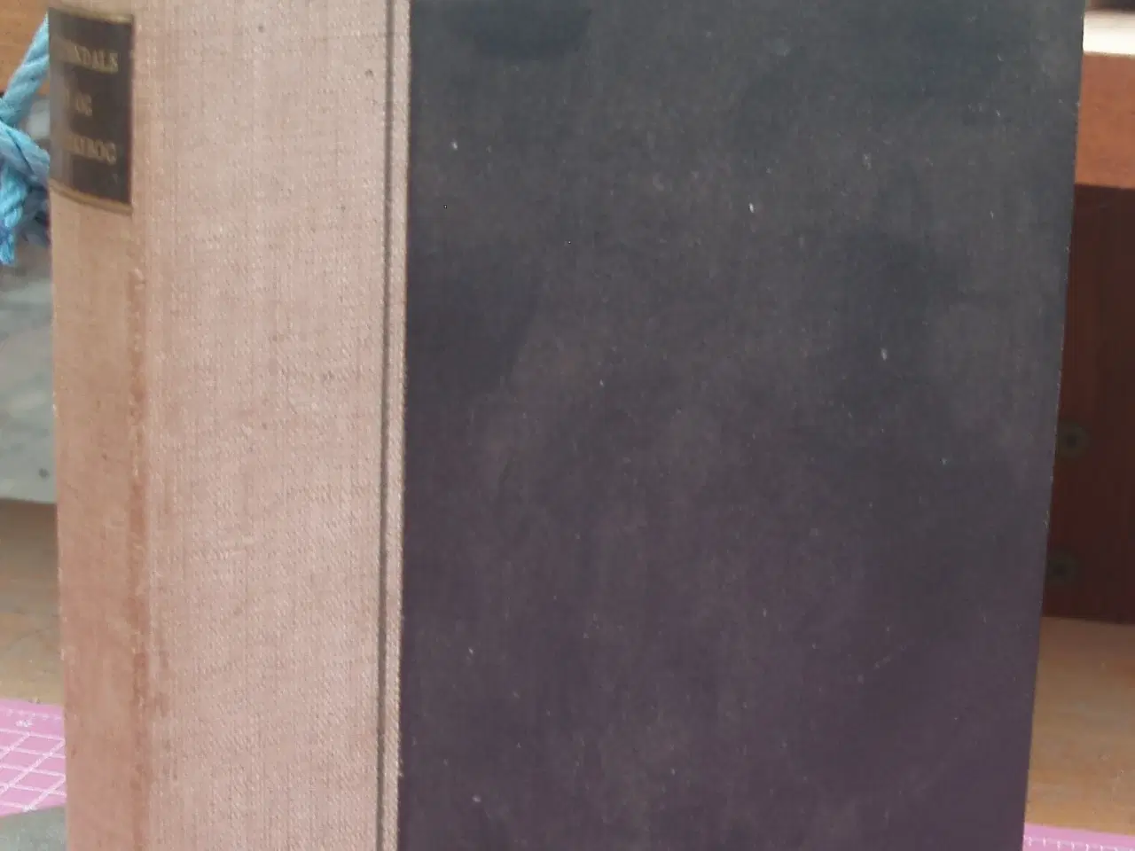 Billede 1 - Gyldendals Sy og Strikkebog