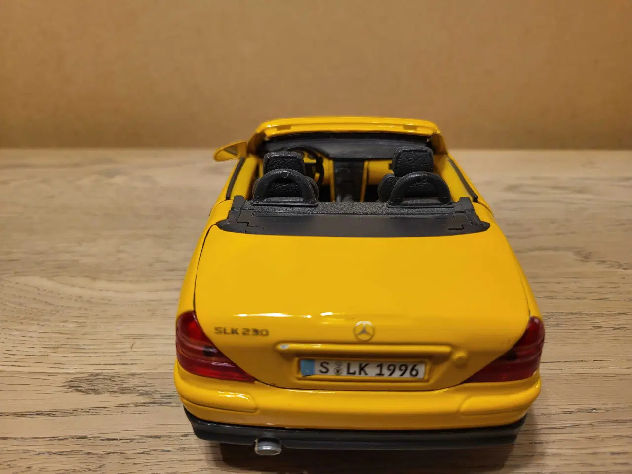 Billede 4 - Modelbil, Mercedes SLK 230. Skala 1/18 Meget flot 