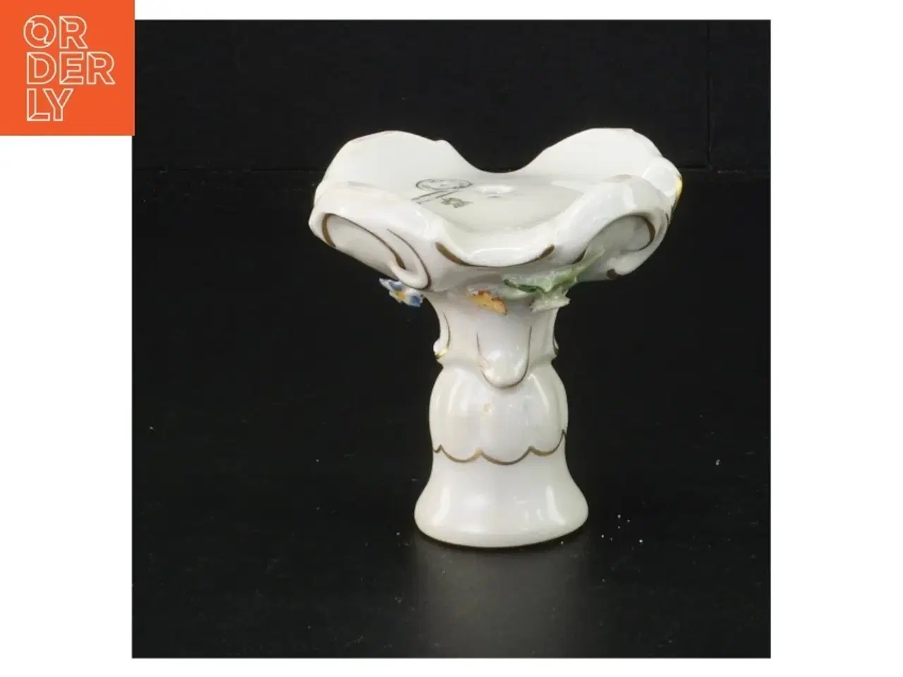 Billede 2 - Porcelænslysestage med blomstermotiv (str. 8 x 7 cm)