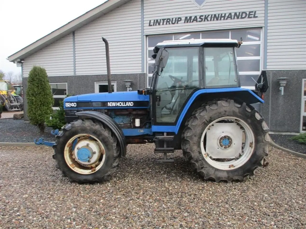 Billede 10 - New Holland 8240 SLE  Med frontlift og frontPTO