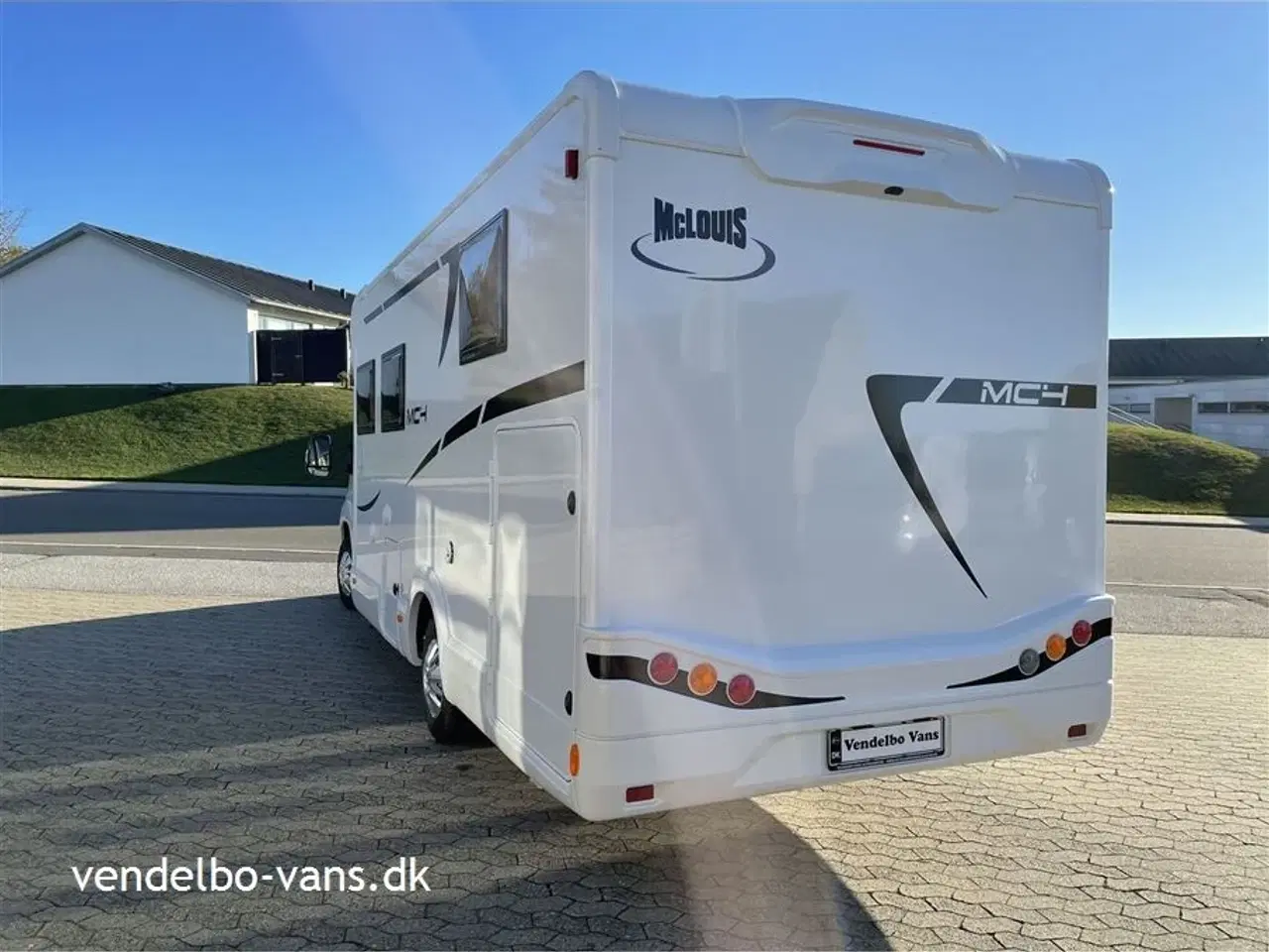 Billede 2 - 2026 - McLouis Mc4 273   Enkeltsenge og stor garage - 10 års tæthedsgaranti - Glasfiber sider-tag-bund