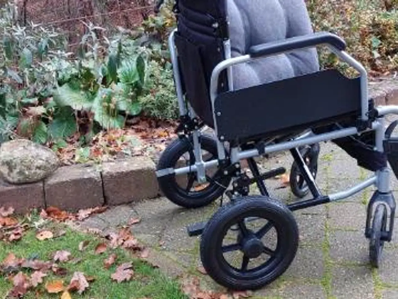 Billede 2 - Pæne og velholdt Kørestol