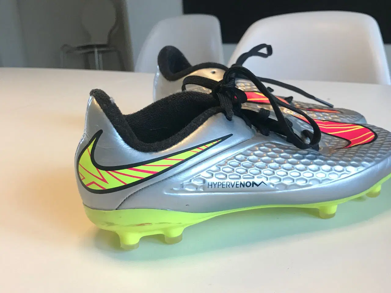 Billede 2 - sølv farvet Nike fodbold støvler i str 33,5 