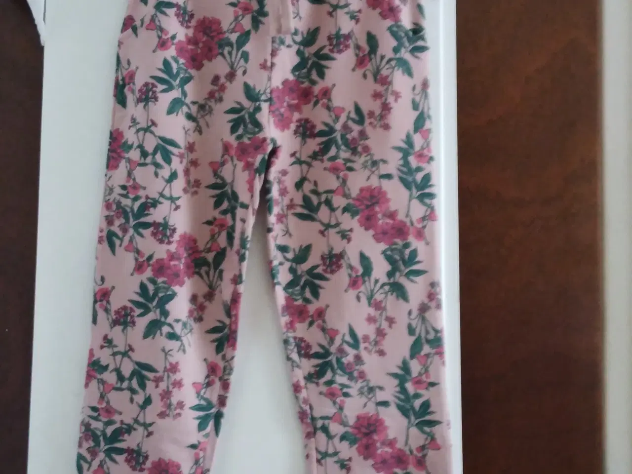 Billede 1 - Børnetøj - som nyt