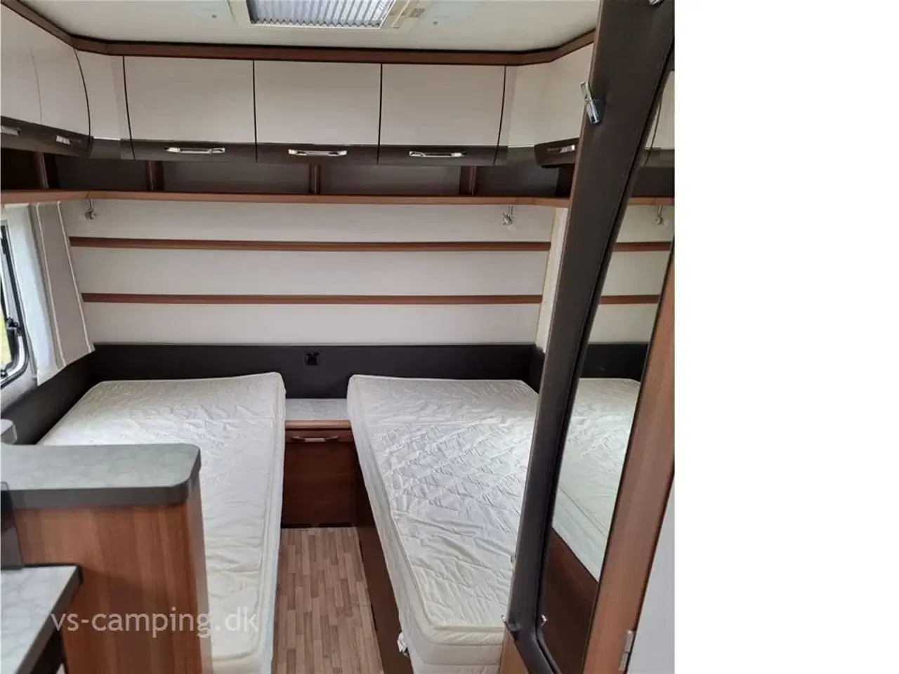 Billede 3 - 2016 - LMC Vivo 490 E ALDE   FLOT OG VELHOLDT CAMPINGVOGN MED ALDEVARME OG ENKELTSENGE.