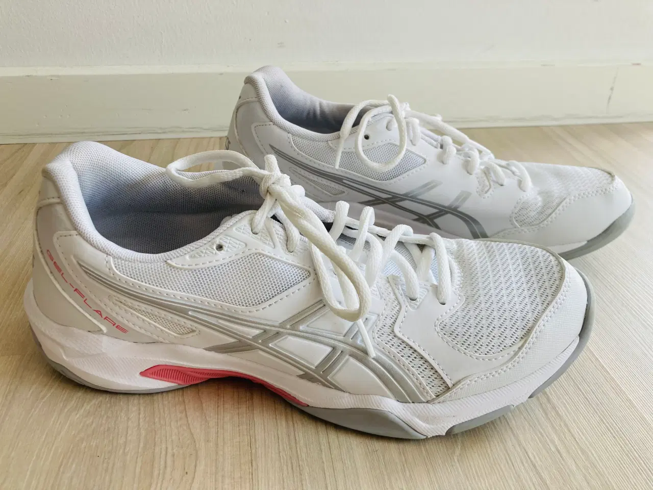 Billede 1 - Asics indendørs sportssko str. 41,5