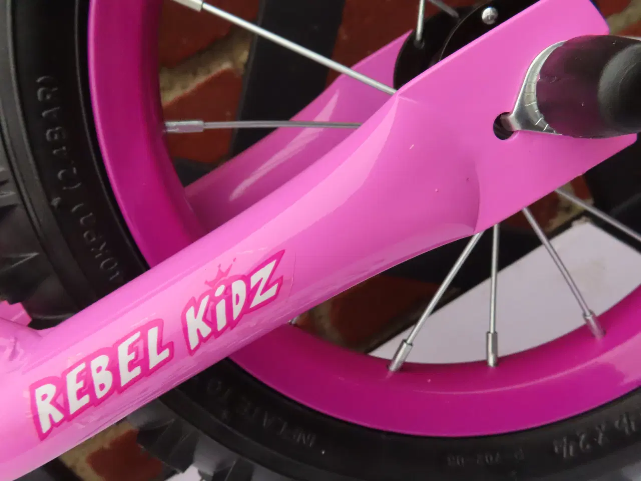 Billede 11 - Helt ny pink løbecykel 1-3 år. Hollandsk kvalitet