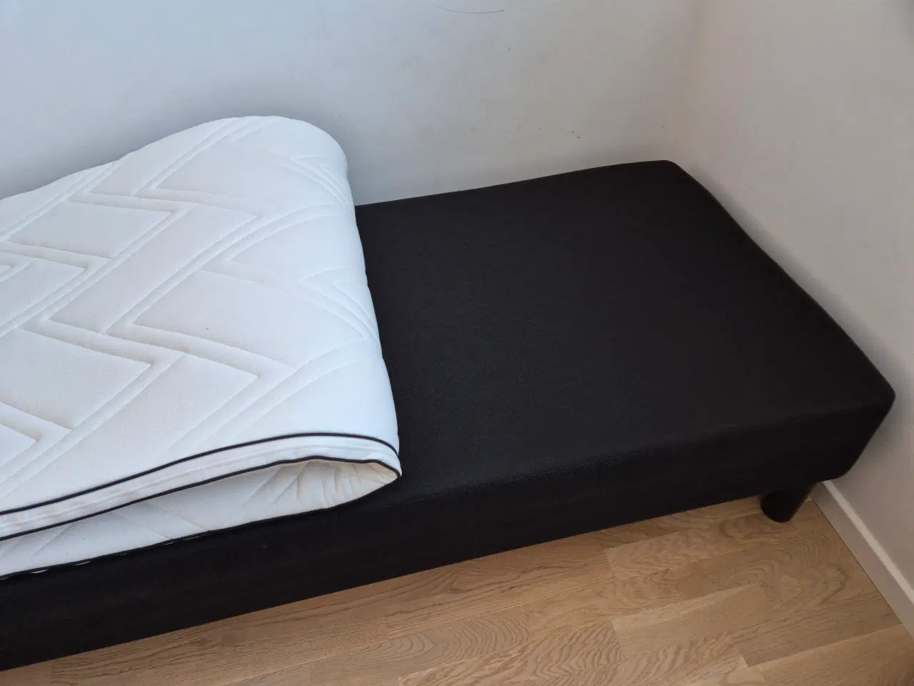 Billede 2 - Sort boxmadras