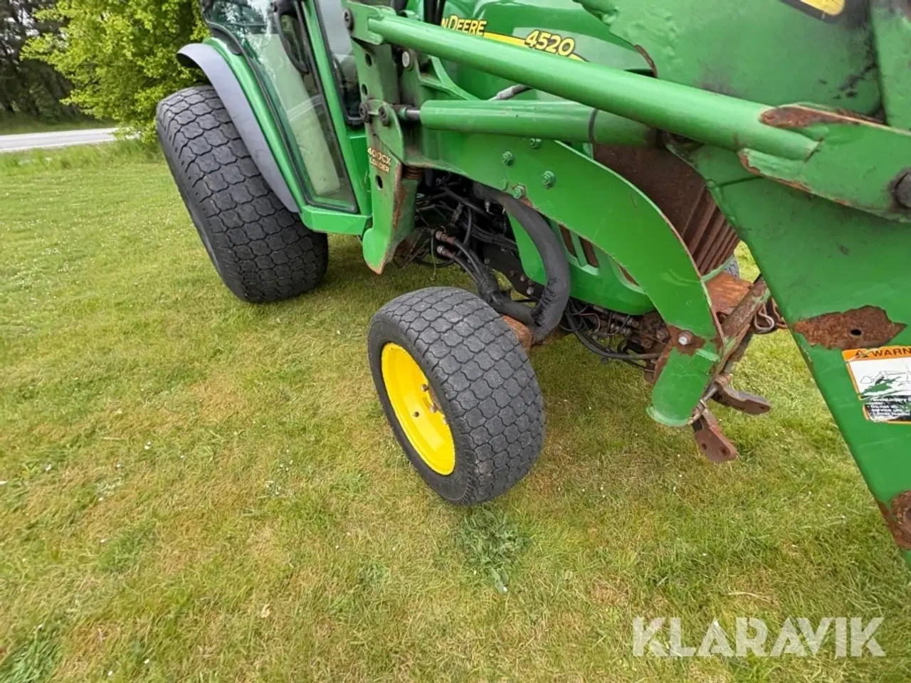 Billede 12 - Traktor John Deere 4520 med frontlæsser frontlift gafler og skovl