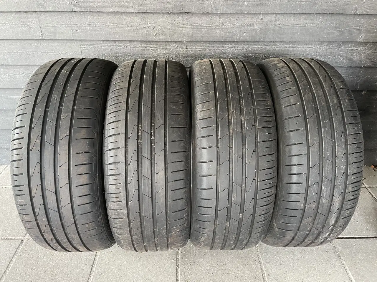 Billede 2 - 215/55 x 17 sommerdæk