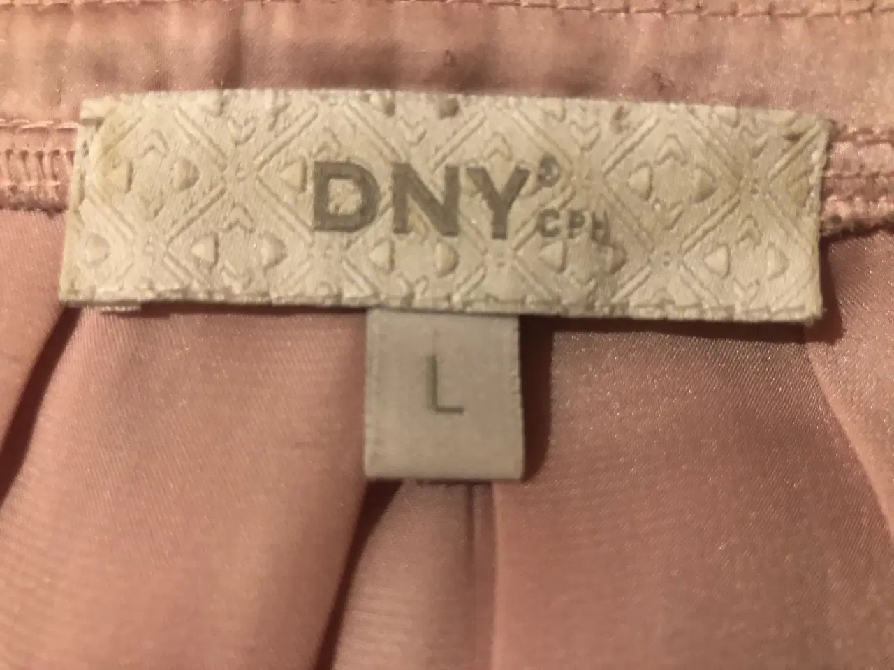 Billede 2 - Bluse i rosa fra DNY 