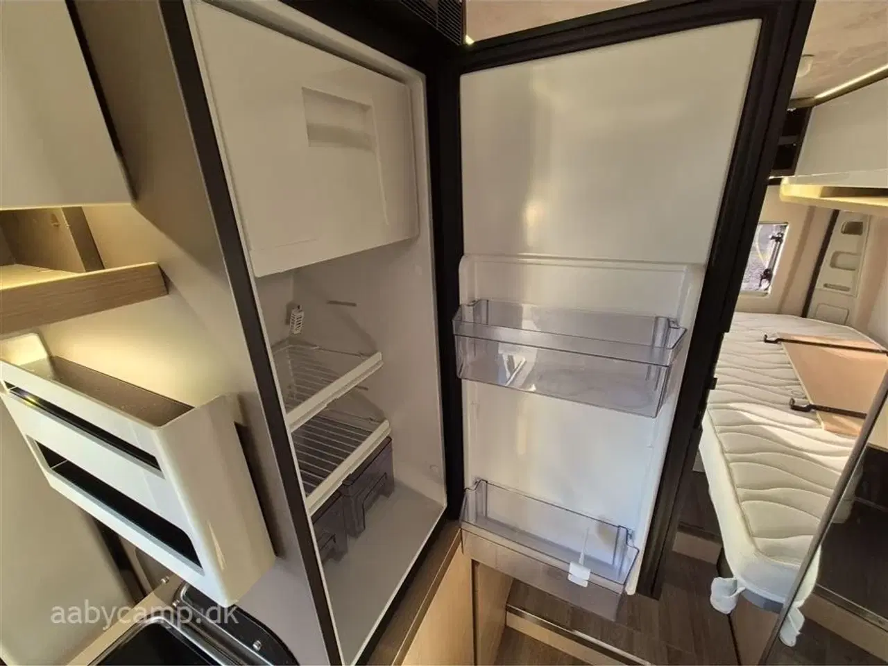 Billede 11 - 2024 - Autostar van V630LI Design Edition   Automatgear. markise. solceller. 200 Ah lithium batteri. 2000w inverter. maxxfan. Fyldegas. anhængertræk. undervognsbehandlet. Gasudtag. cykelstativ.