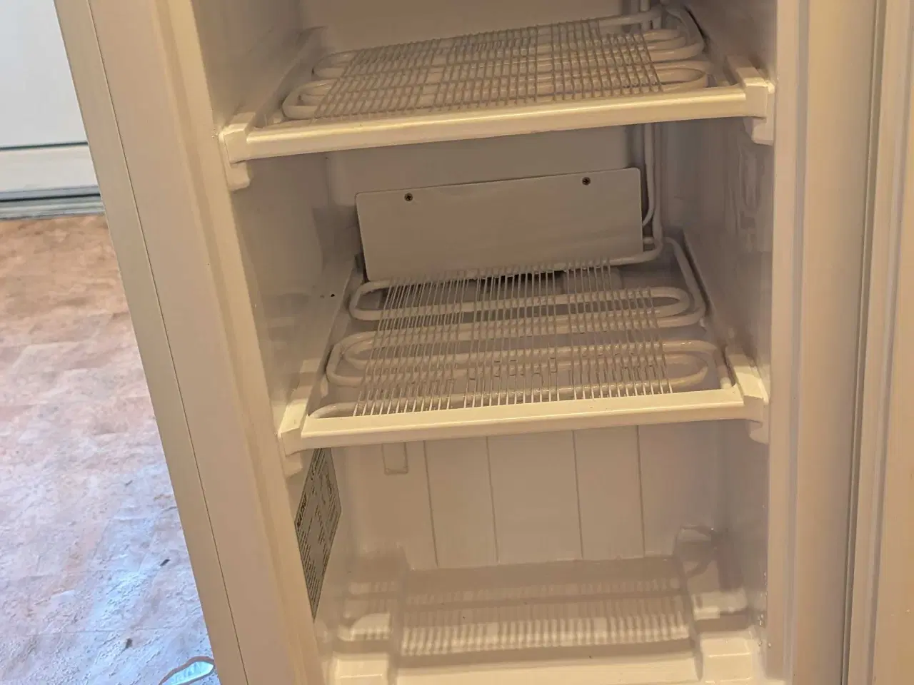 Billede 3 - 60 l Fryseskab. A+, 84 cm, pænt, billig i drift 