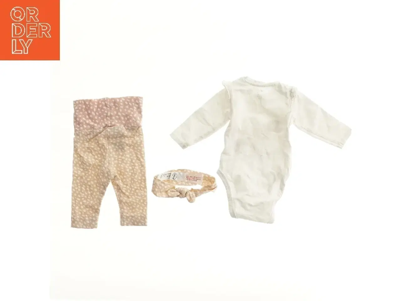 Billede 2 - Heldragt med bukser og hårbånd fra Disney (str. 56)