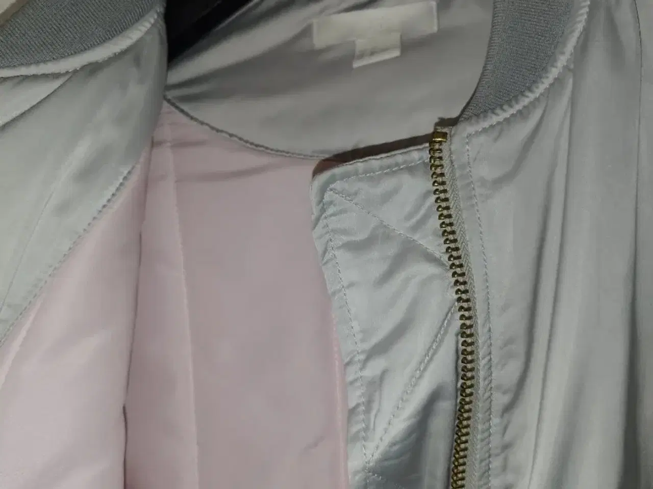 Billede 3 - Lækker jakke fra H&M
