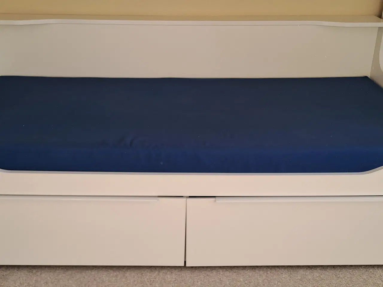 Billede 1 - Seng med udtræk og skuffer