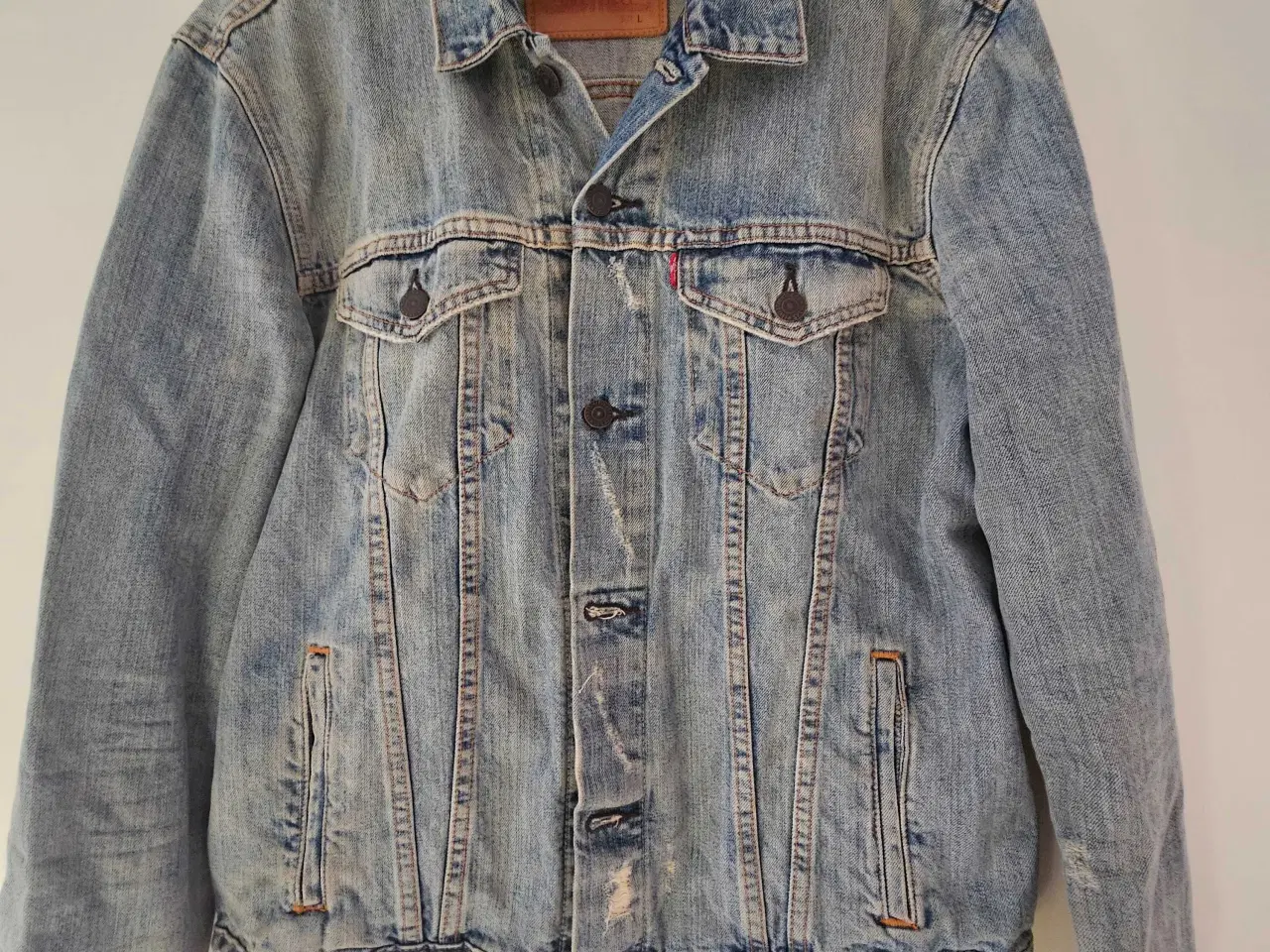 Billede 1 - Levi’s vintage denimjakke – klassisk og rå