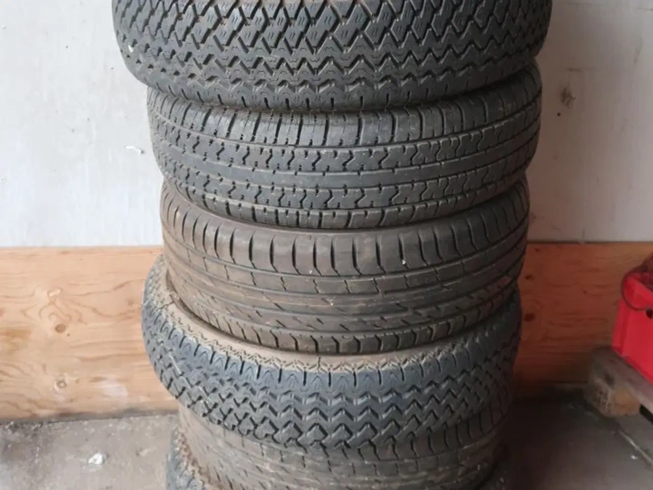 Billede 12 - Paller m. div. indhold, dæk, vægtkontrol m.v. (se billeder)
