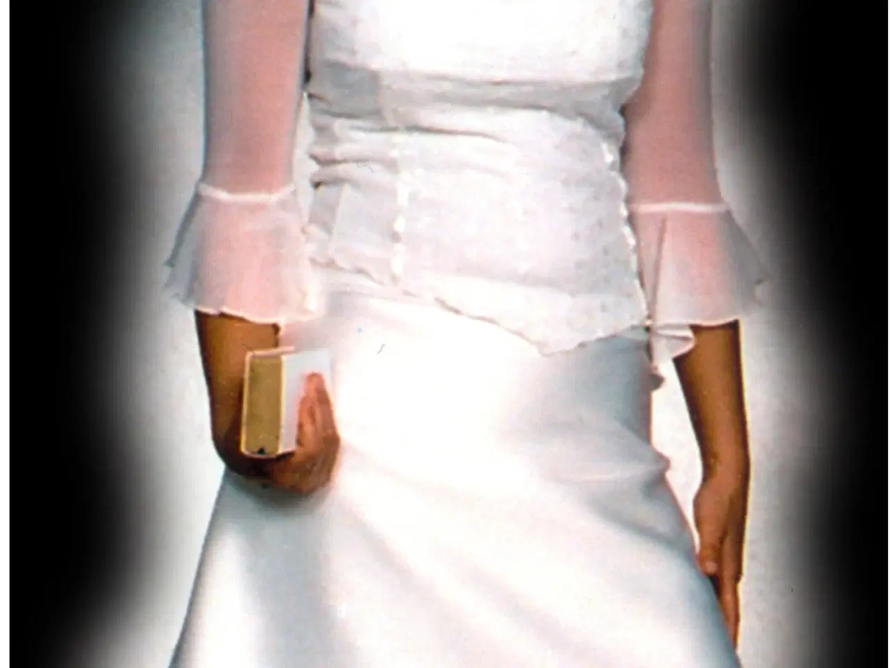 Billede 1 - Konfirmationskjole, Lilly. Sisters Point, str. 36