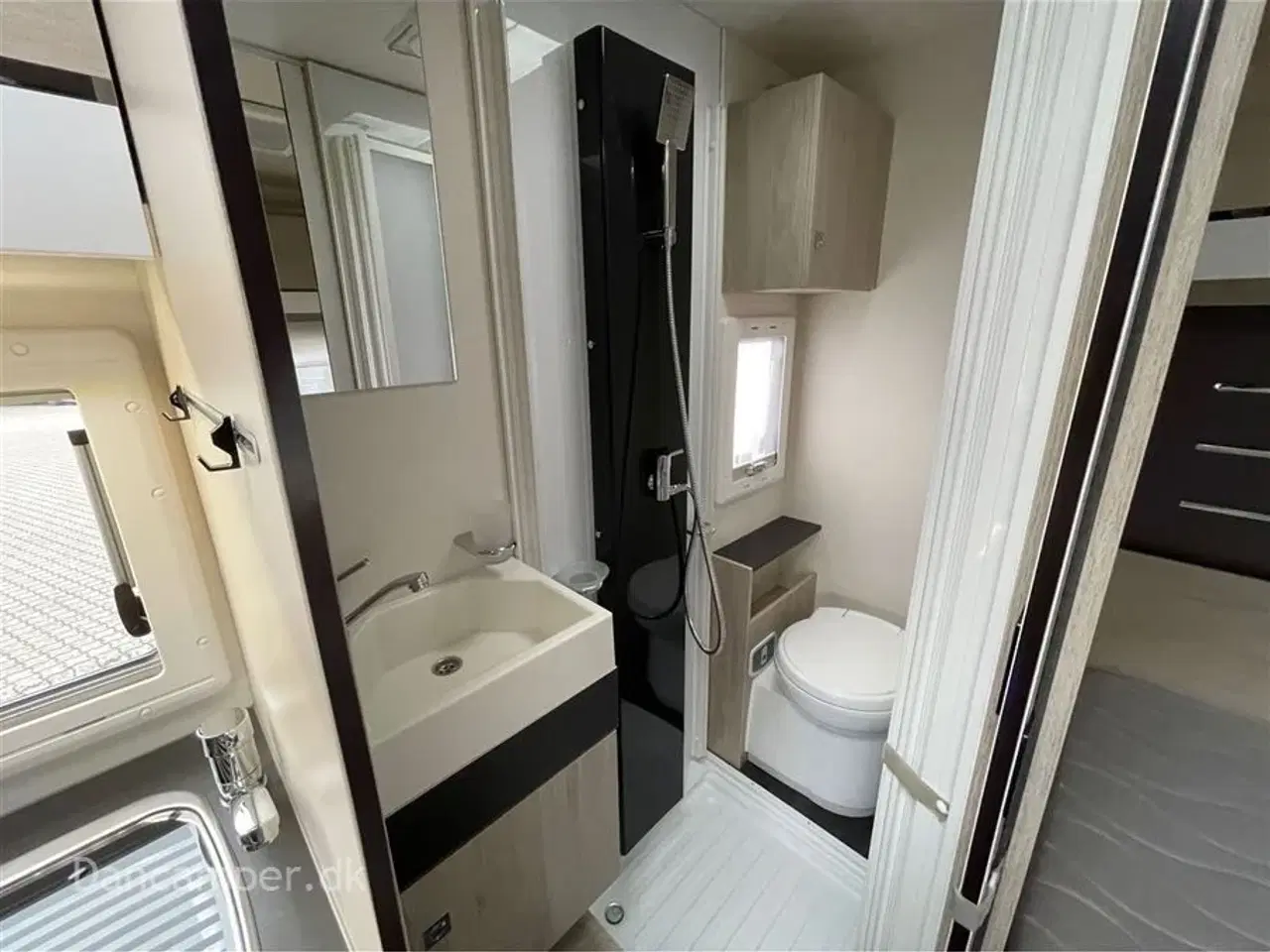 Billede 20 - 2019 - Chausson Flash 515   Anvisningsbil!  2019 model! En ejer! Under 6m. 170Hk Ford, model med fransk seng, markise og NX5-alarm. Nysynet.