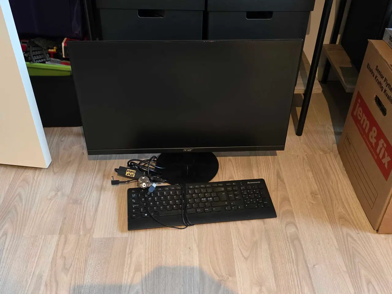 Billede 1 - Skærm og tastatur.