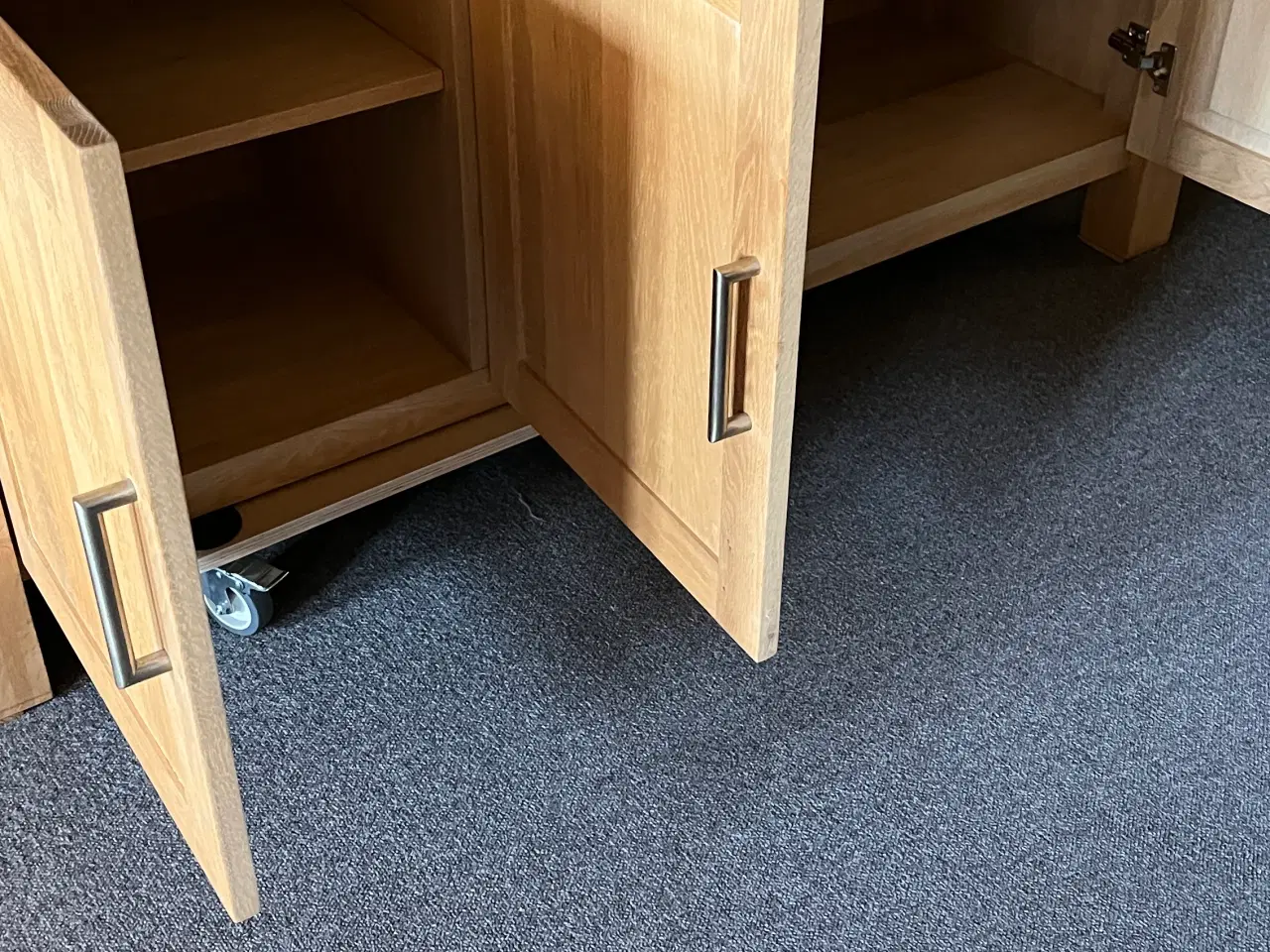 Billede 3 - Spisestuemøbler Sæbebehandlet Eg 