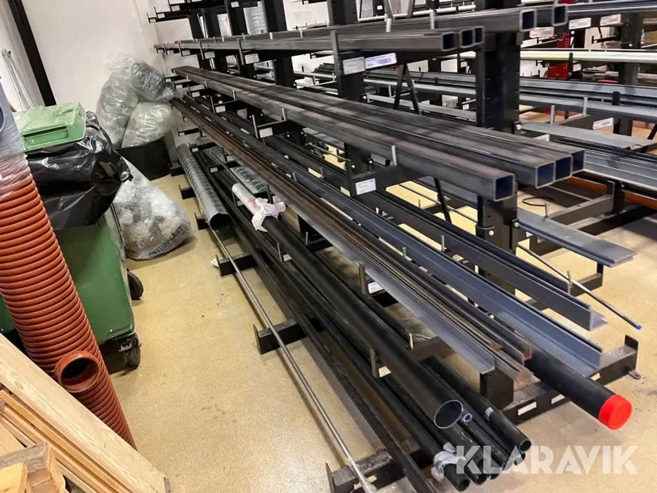 Billede 4 - Grenreol en række