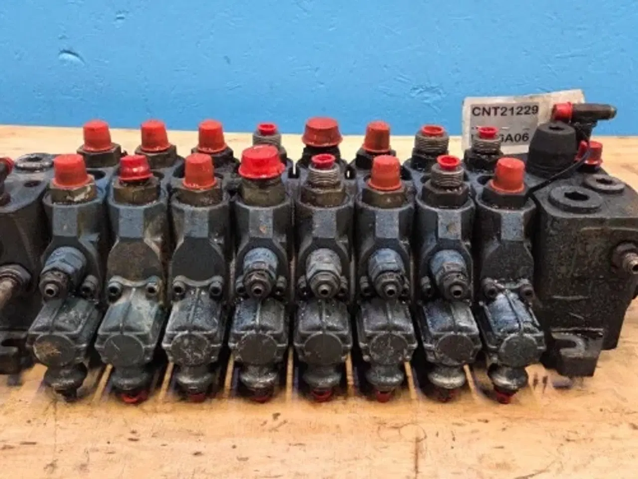 Billede 13 - New Holland LB115B Hydraulikventil 87305216