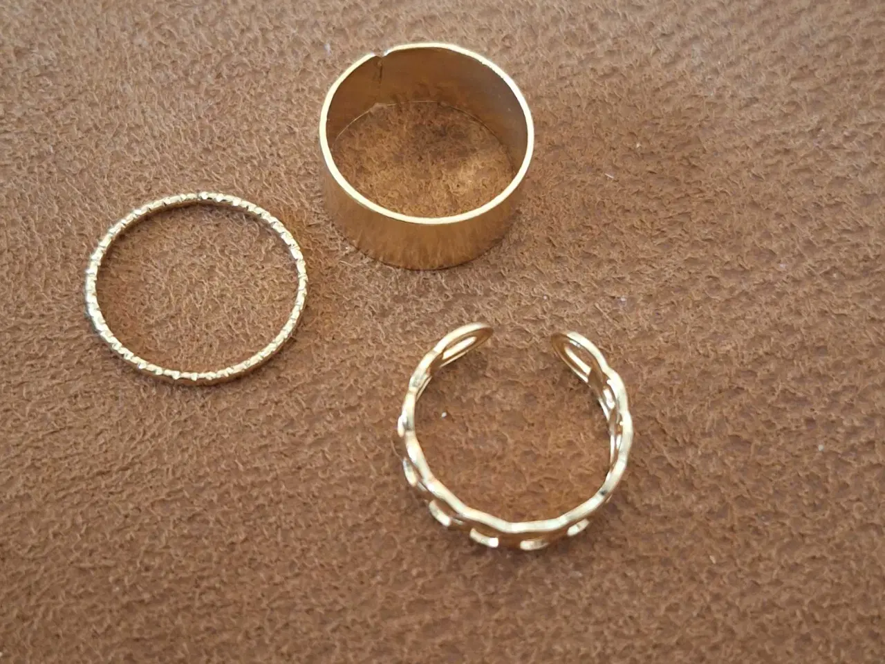Billede 1 - Guldfarvede ringe 