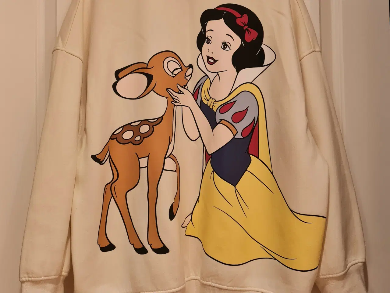 Billede 1 - Snehvide og Bambi sweatshirt L