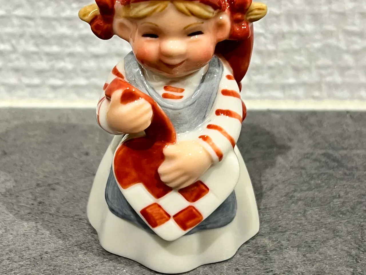 Billede 1 - Julenisse med julehjerte  figur nr 761